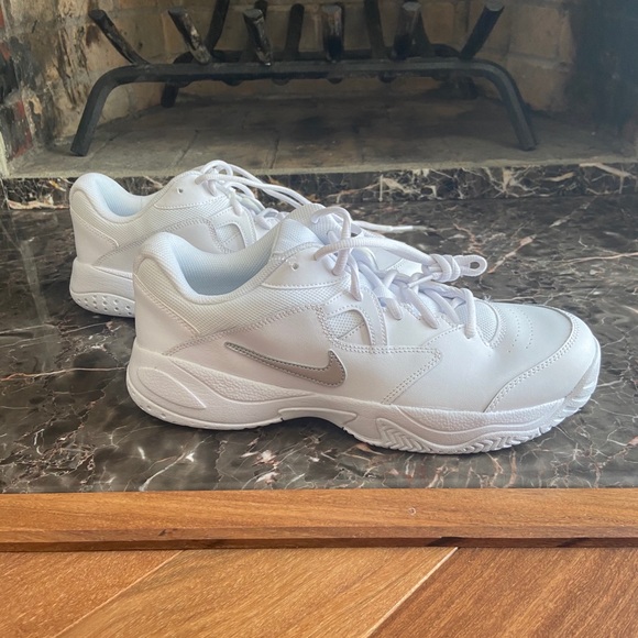 nike women's court lite 2 tennis shoes